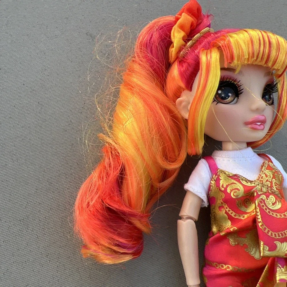 Rainbow Junior High Special Edition Laurel De'Vious 9in Fashion Doll MGA‎